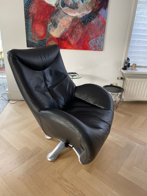 Leolux Bellelaine 960 design armchair with footstool