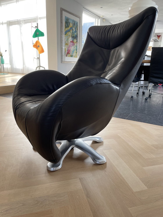 Image 1 of Leolux Bellelaine 960 design armchair with footstool