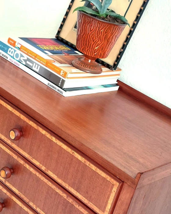 Image 1 of Mobiletto da ingresso vintage con impiallacciatura in noce intarsiata