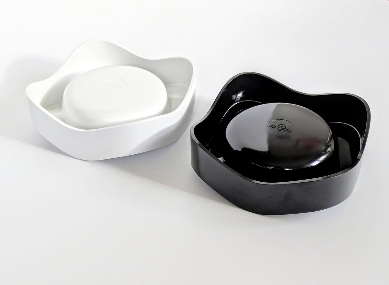 2 x Space Age Ashtrays | Black and White | Walter Zeischegg 2 x Space Age Ashtrays | Black and White | Walter Zeischegg