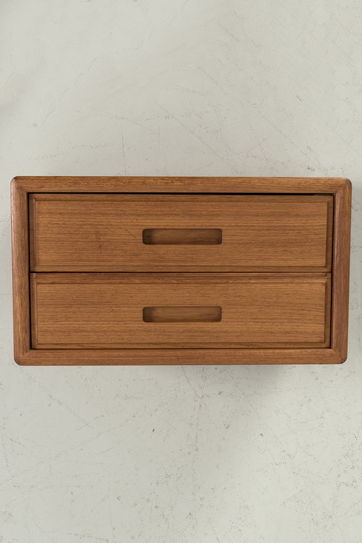 Hanging drawer cabinet