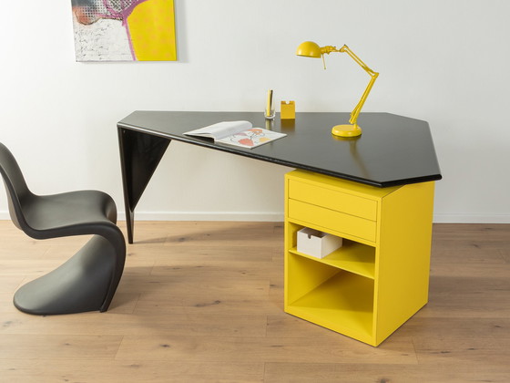 Image 1 of  Bureau postmoderne