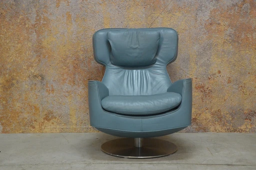 Leolux Ottana swivel armchair with footstool and cushion