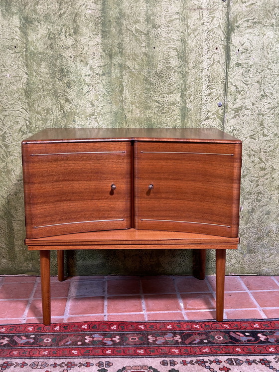 Image 1 of Petit meuble en teck vintage rétro Mid Century 1960