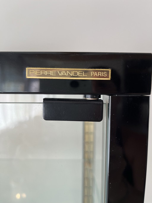 Vitrine fermée Pierre Vandel