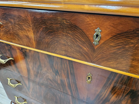 Image 1 of Art Decò Four-Drawer Chest Of Drawers In Walnut And Maple With Mirror