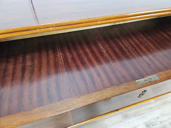 Image 1 of Art Decò Four-Drawer Chest Of Drawers In Walnut And Maple With Mirror