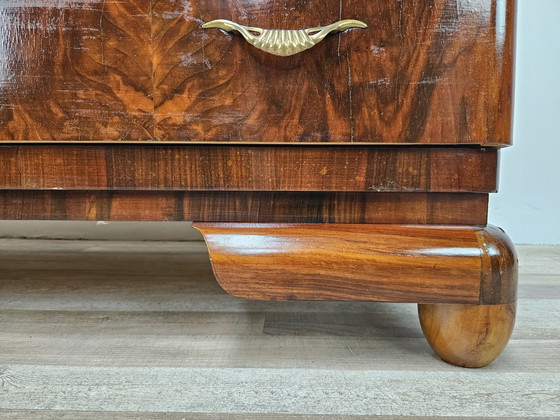 Image 1 of Art Decò Four-Drawer Chest Of Drawers In Walnut And Maple With Mirror