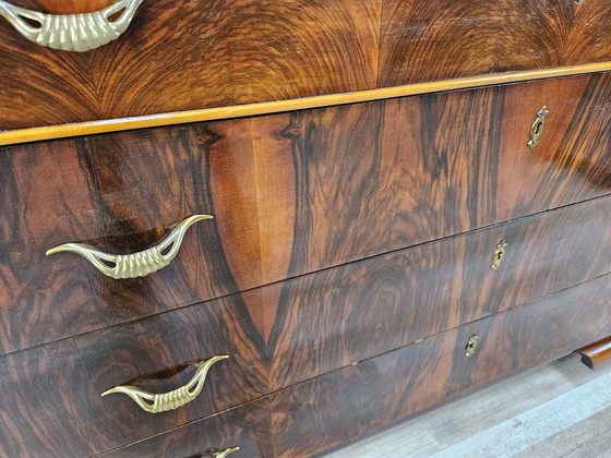 Image 1 of Art Decò Four-Drawer Chest Of Drawers In Walnut And Maple With Mirror