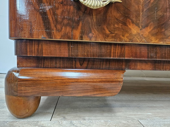 Image 1 of Art Decò Four-Drawer Chest Of Drawers In Walnut And Maple With Mirror