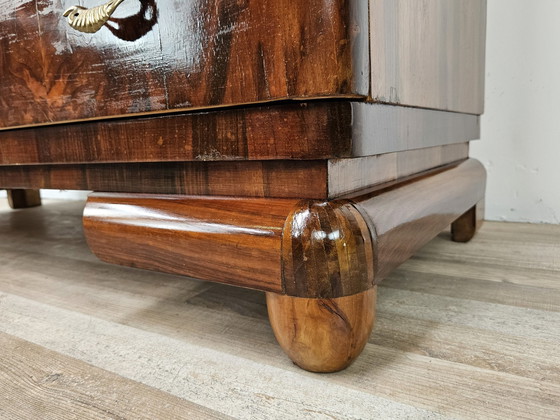 Image 1 of Art Decò Four-Drawer Chest Of Drawers In Walnut And Maple With Mirror