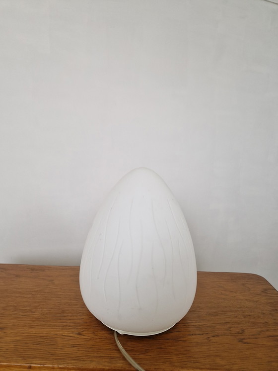 Image 1 of Vintage design egg lamp
