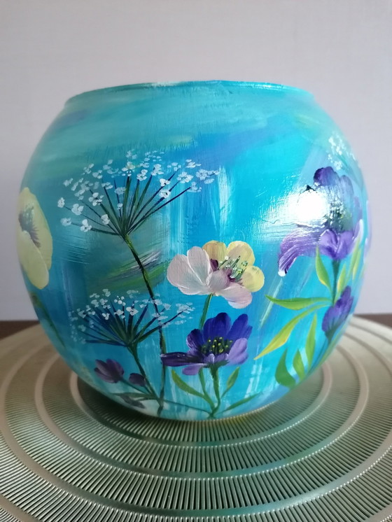 Image 1 of Evalien Ritmeester 'Blue Sky' globe vase