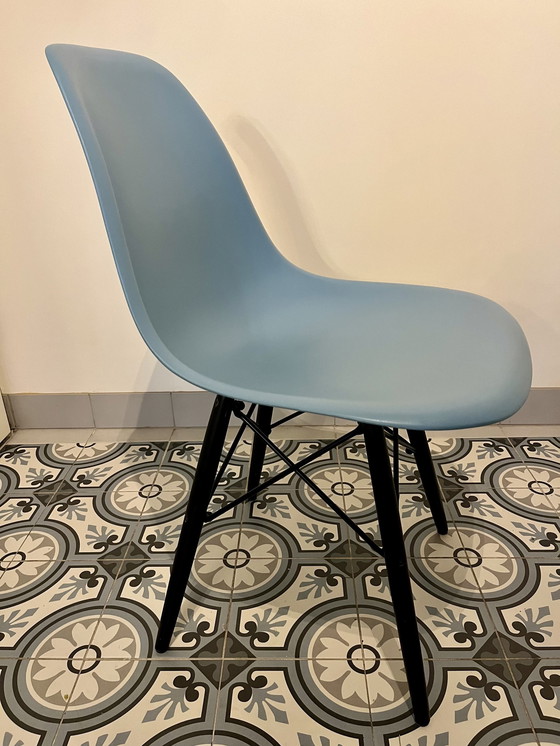 Image 1 of 4X Vitra Eames Plastic Side Chair Re Dsw Ice Grey, Black Maple Wood Base