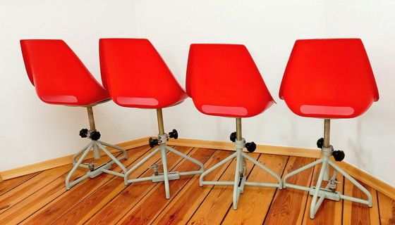 Image 1 of Swivel Chair Attributed To Miroslav Navratil For Vertex, 1960S