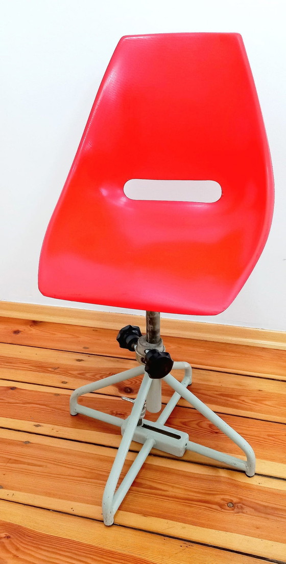 Image 1 of Swivel Chair Attributed To Miroslav Navratil For Vertex, 1960S