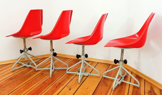 Image 1 of Swivel Chair Attributed To Miroslav Navratil For Vertex, 1960S