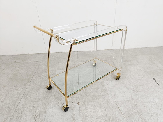 Image 1 of Chariot à boissons en laiton et lucite, 1970