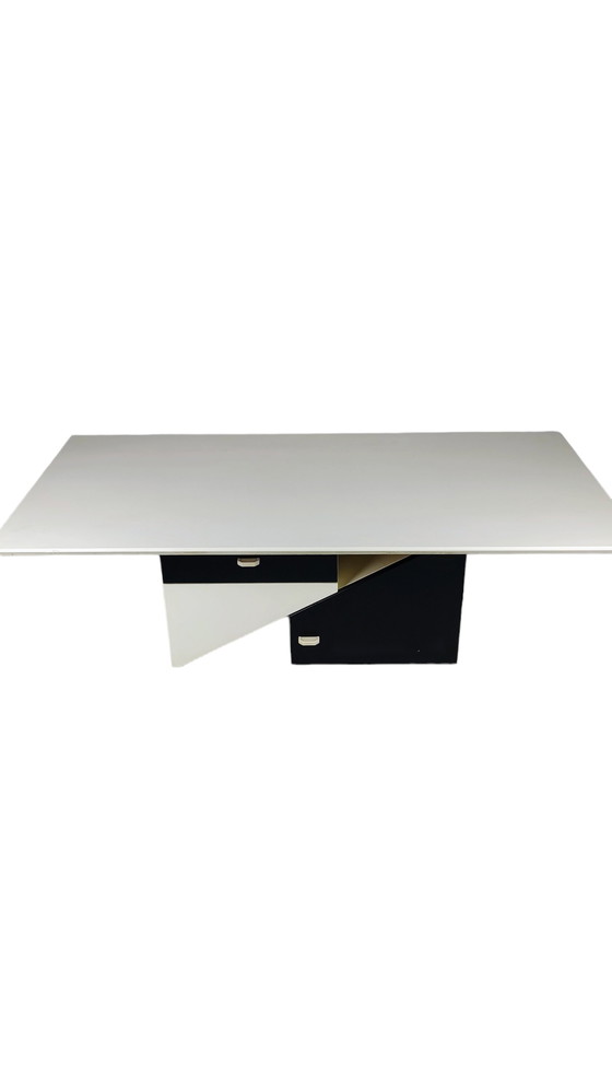 Image 1 of Table basse postmoderne