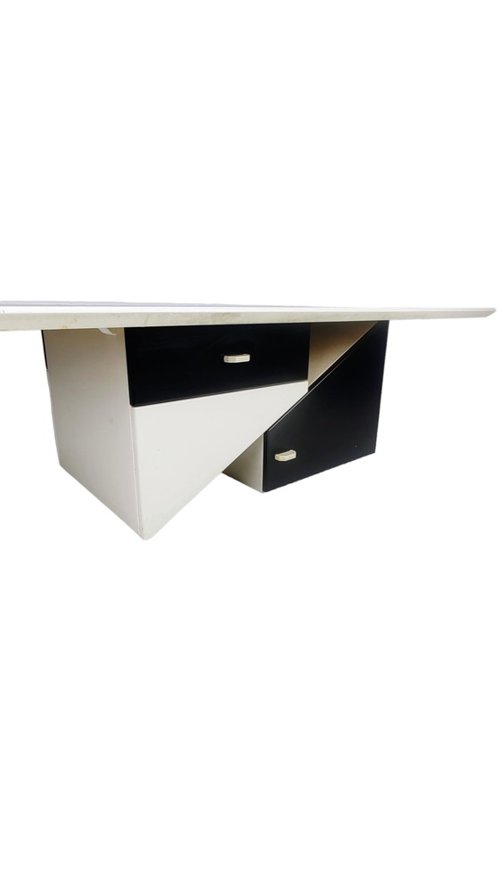 Image 1 of Table basse postmoderne