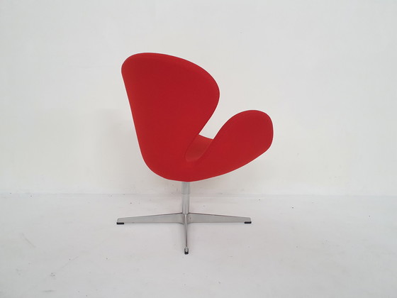 Image 1 of Arne Jacobsen voor Fritz Hansen "Swan" fauteuil 2005