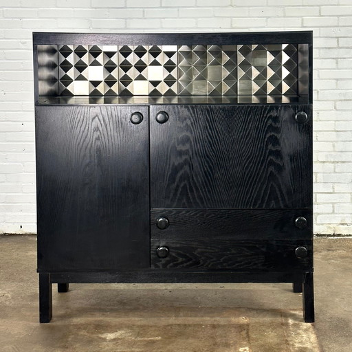 Armoire brutale noire