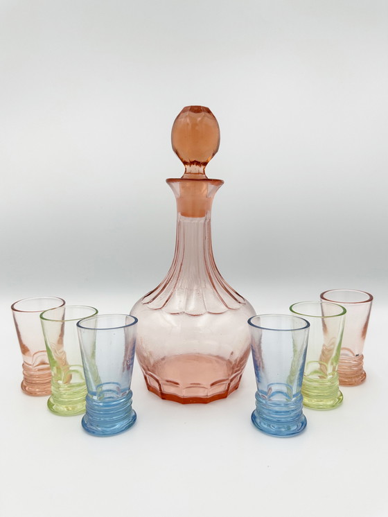 Image 1 of Carafe avec 6 verres à liqueur aux couleurs pastel