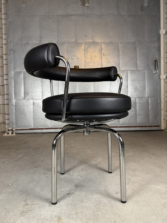 Image 1 of Poltrona Cassina Lc7 di Le Corbusier (Altre disponibili)