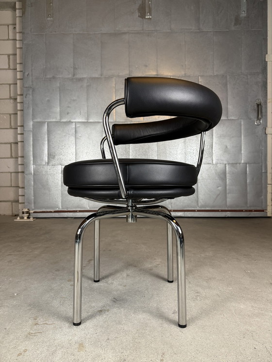 Image 1 of Poltrona Cassina Lc7 di Le Corbusier (Altre disponibili)