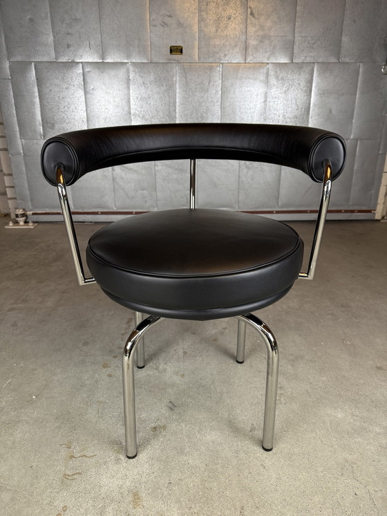 Image 1 of Poltrona Cassina Lc7 di Le Corbusier (Altre disponibili)
