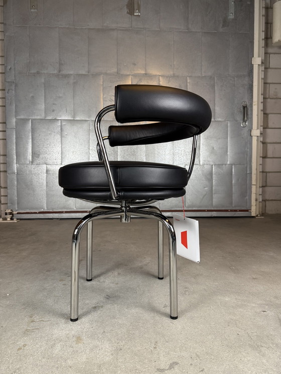 Image 1 of Poltrona Cassina Lc7 di Le Corbusier (Altre disponibili)