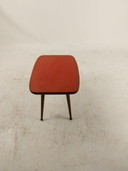 1 x table à plantes en vinyle rouge avec des pieds de belle forme
