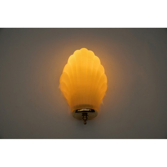 Image 1 of Vintage shell-shaped cream satin glass wall lamp, Italy 1960