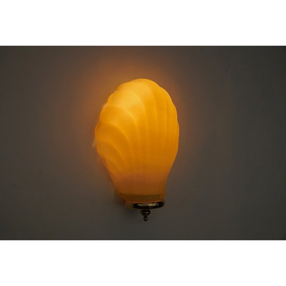 Image 1 of Vintage shell-shaped cream satin glass wall lamp, Italy 1960