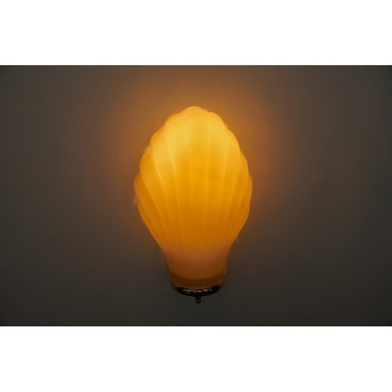 Image 1 of Vintage shell-shaped cream satin glass wall lamp, Italy 1960
