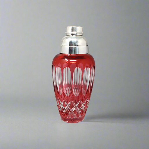 1960s Gorgeous Bohemian Red Cut Crystal Glass Cocktail Shaker. Fabriqué en Italie