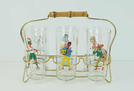 Image 1 of 6 VERRES dans un cadre en laiton avec une poignée en bambou, années 1950.