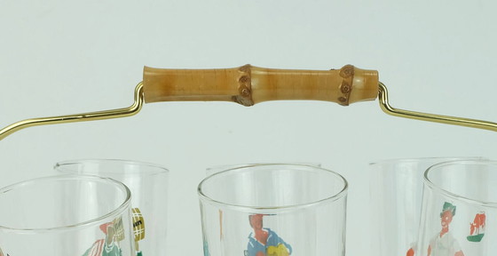 Image 1 of 6 VERRES dans un cadre en laiton avec une poignée en bambou, années 1950.