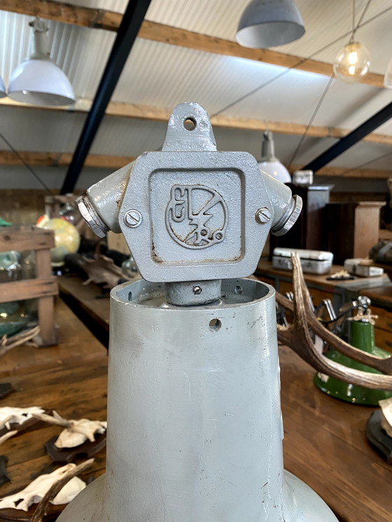 Image 1 of Lampe d'usine vintage lampe suspendue en émail industriel