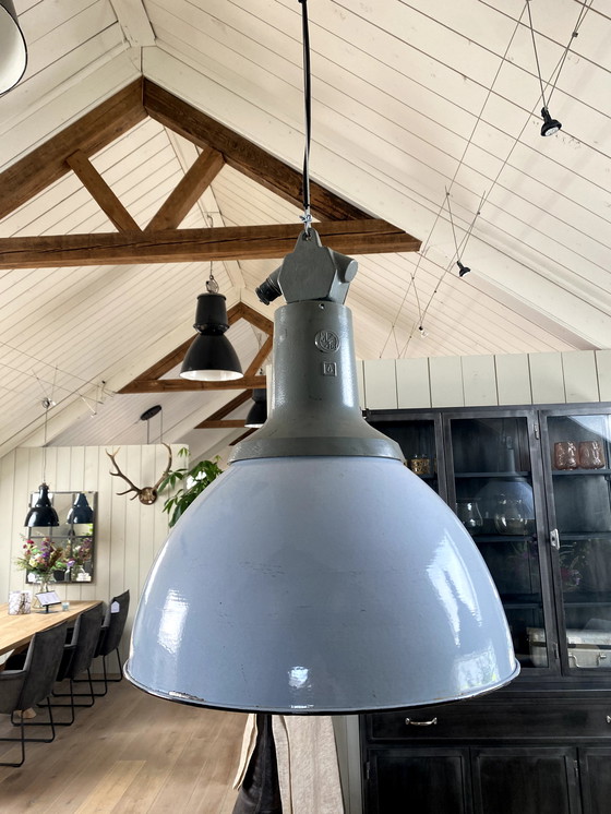 Image 1 of Lampe d'usine vintage lampe suspendue en émail industriel