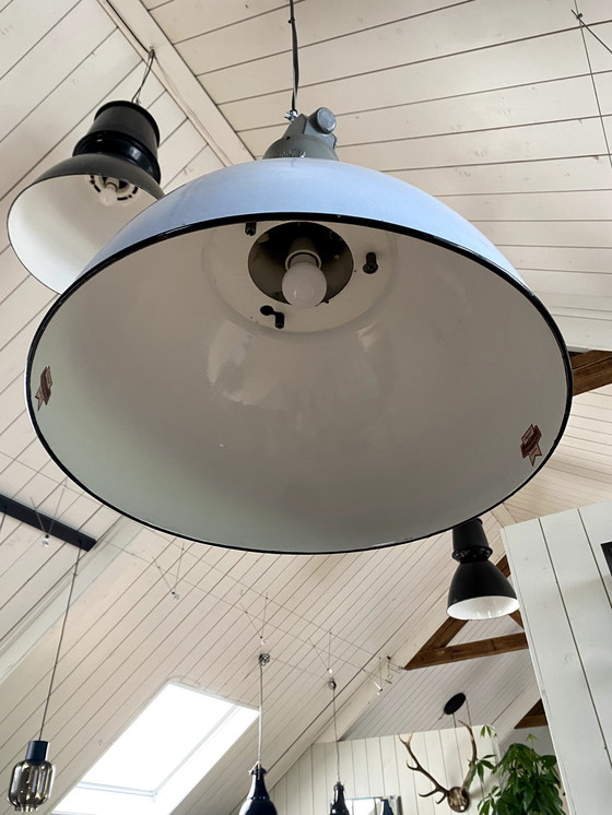 Image 1 of Lampe d'usine vintage lampe suspendue en émail industriel