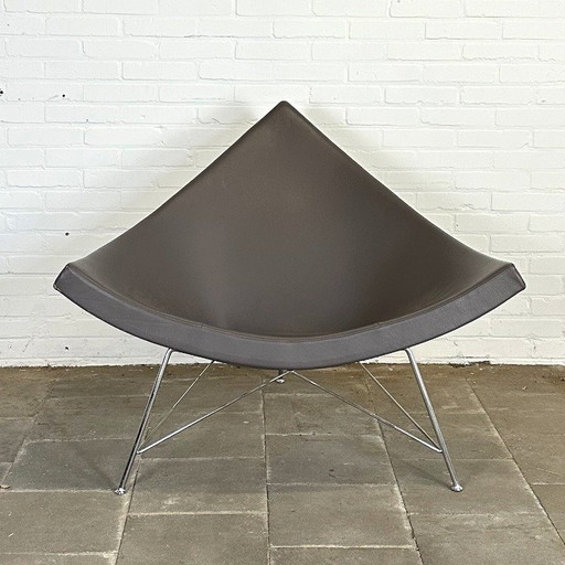 Iconic Vitra Coconut Chair - Modernist Design in Gray Leather