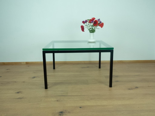 Table basse avec plateau en verre épais, cadre en tube d'acier, années 1970