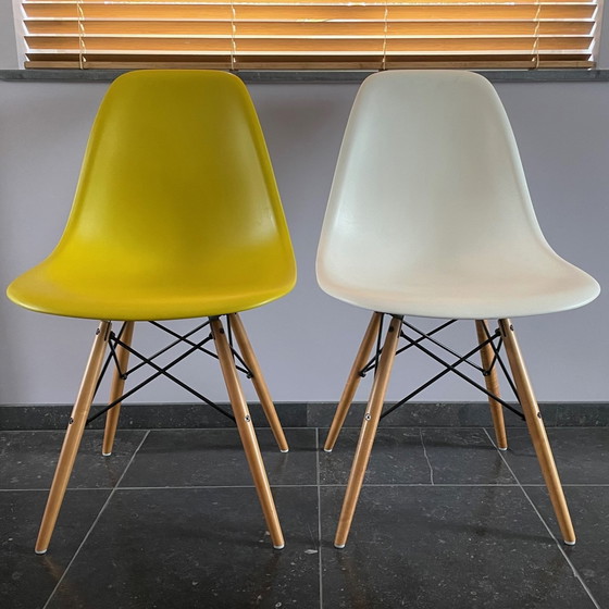 Image 1 of 4x Eames Plastic Side Chair Chairs