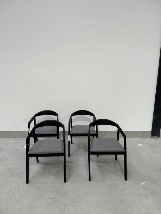 Chaises de salle à manger en bois noir avec coussin d'assise gris (abîmées)