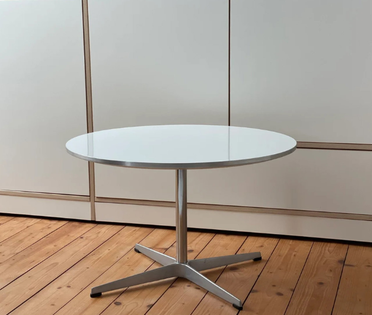 B-table FRITZ HANSEN 1989製vintage Fritz Hansen Coffee table | €1,390 | Whoppah