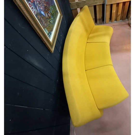 Image 1 of Divano vintage curvo a 3 posti in tessuto giallo con struttura in metallo, anni '80