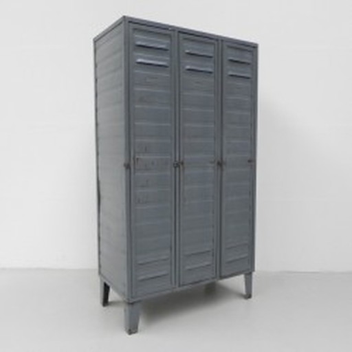 Industrial steel locker with 3 doors 