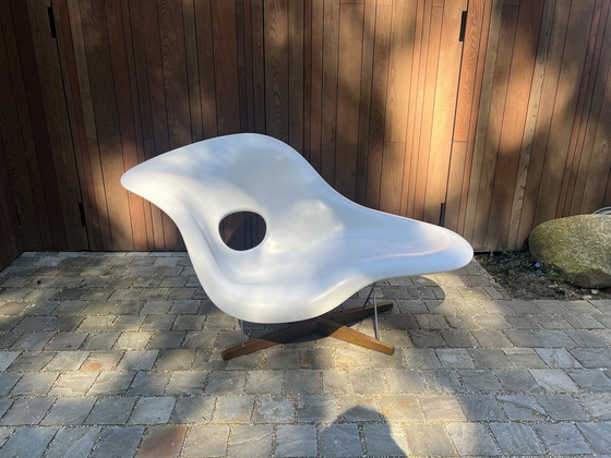 Image 1 of Vitra Eames La Chaise