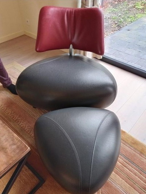 2x Leolux chairs with ottoman